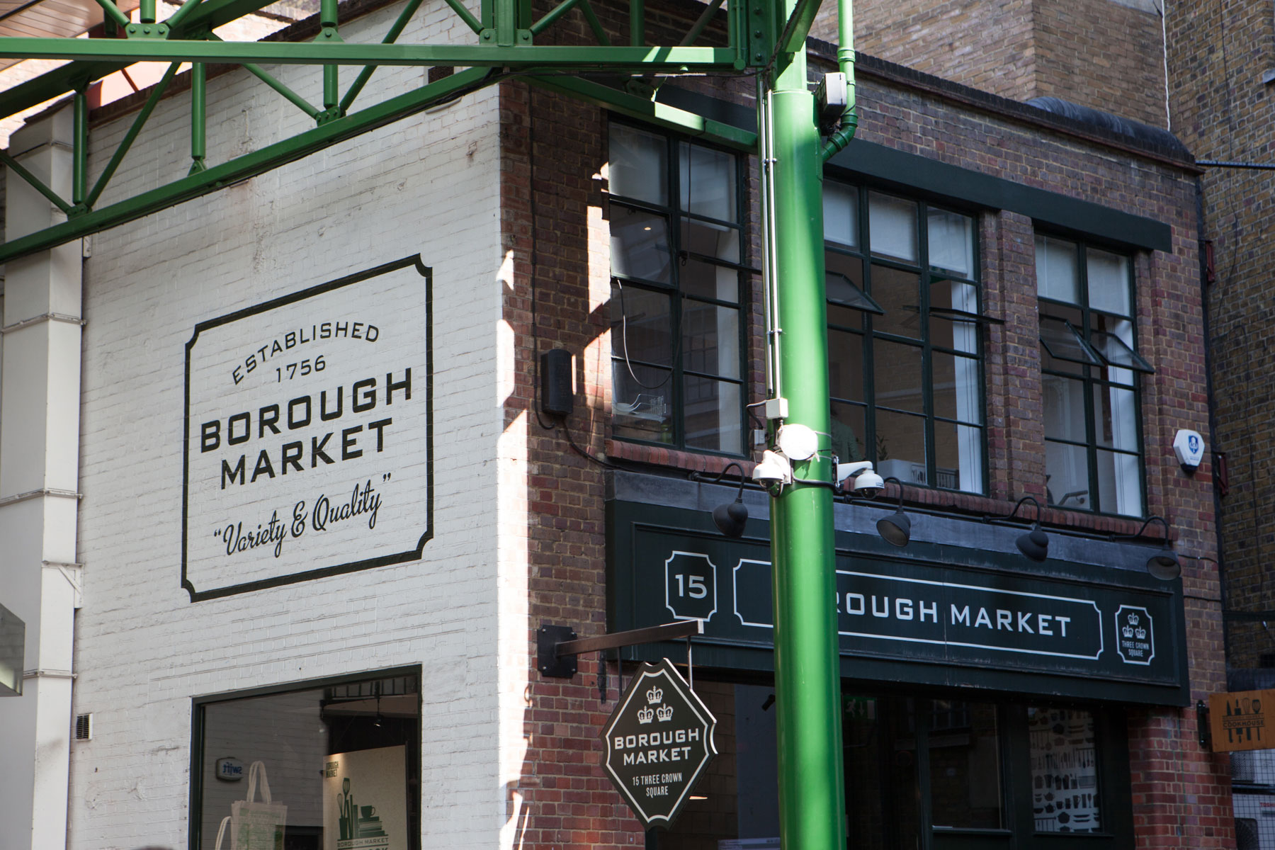 Gourmet Meal or London Street Food Tour with a Chef Traveling Spoon